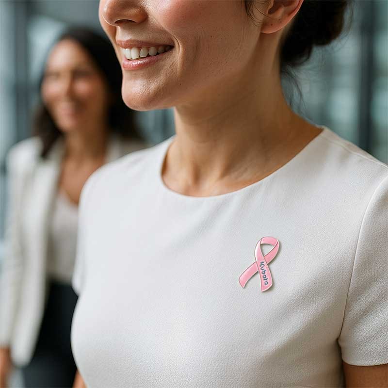 Tienda Oficial Kubota | Pin Kubota Octubre Rosa