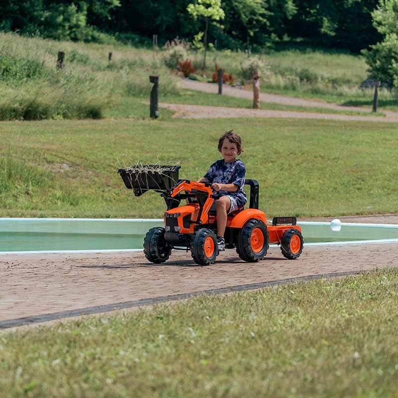 Tienda Oficial Kubota | Mini tractopala Kubota para niño M135GX + pala + remolque